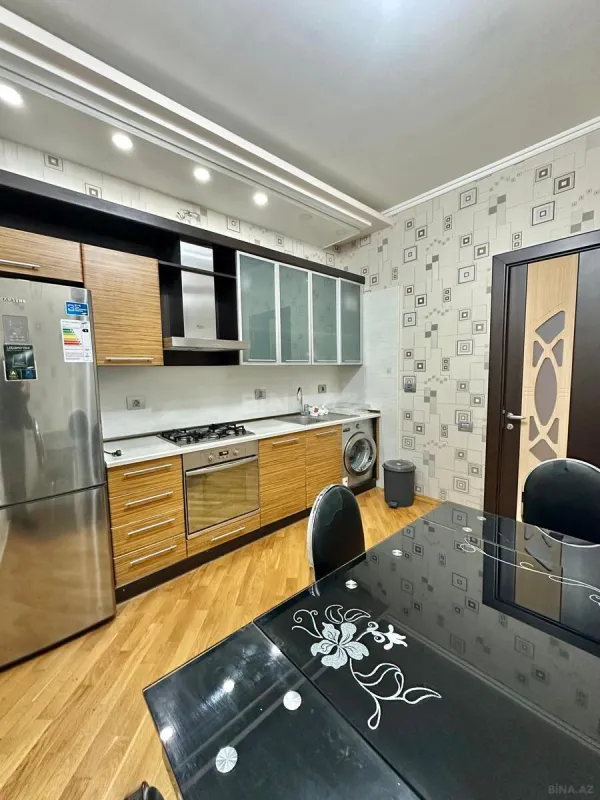 Kirayə verilir 2 otaqlı mənzil 95 m²
