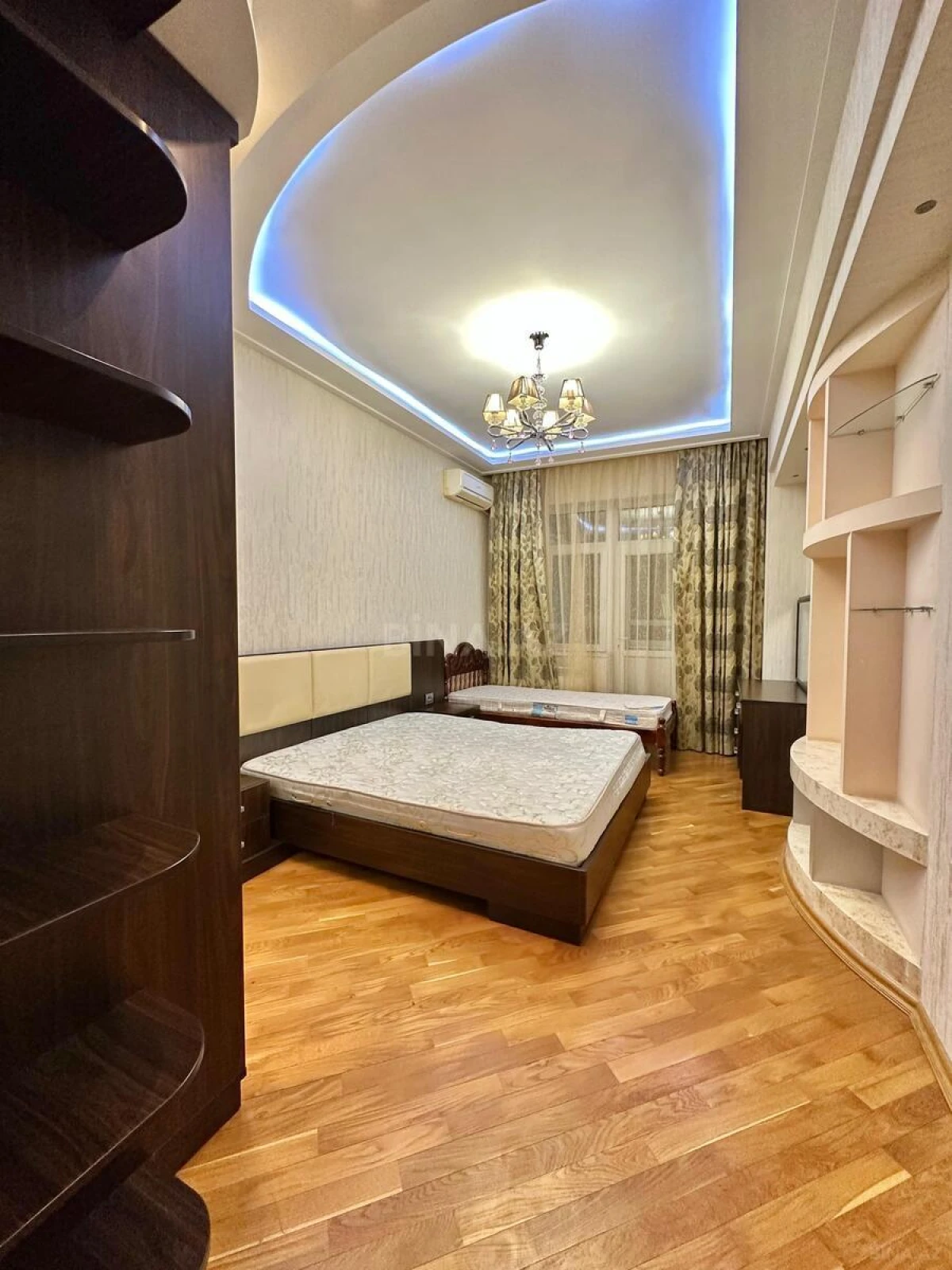 Kirayə verilir 2 otaqlı mənzil 95 m²