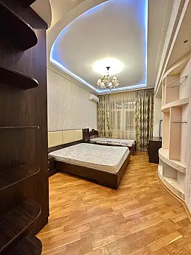 Kirayə verilir 2 otaqlı mənzil 95 m²