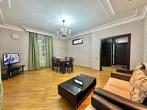 Kirayə verilir 2 otaqlı mənzil 95 m²