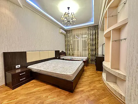 Kirayə verilir 2 otaqlı mənzil 95 m²