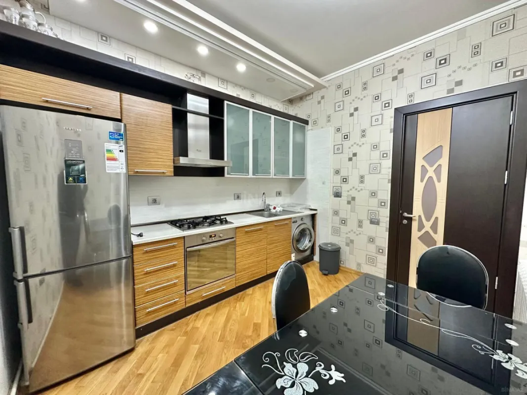 Kirayə verilir 2 otaqlı mənzil 95 m²