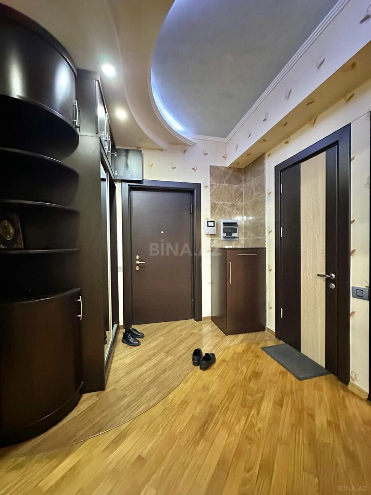 Kirayə verilir 2 otaqlı mənzil 95 m²