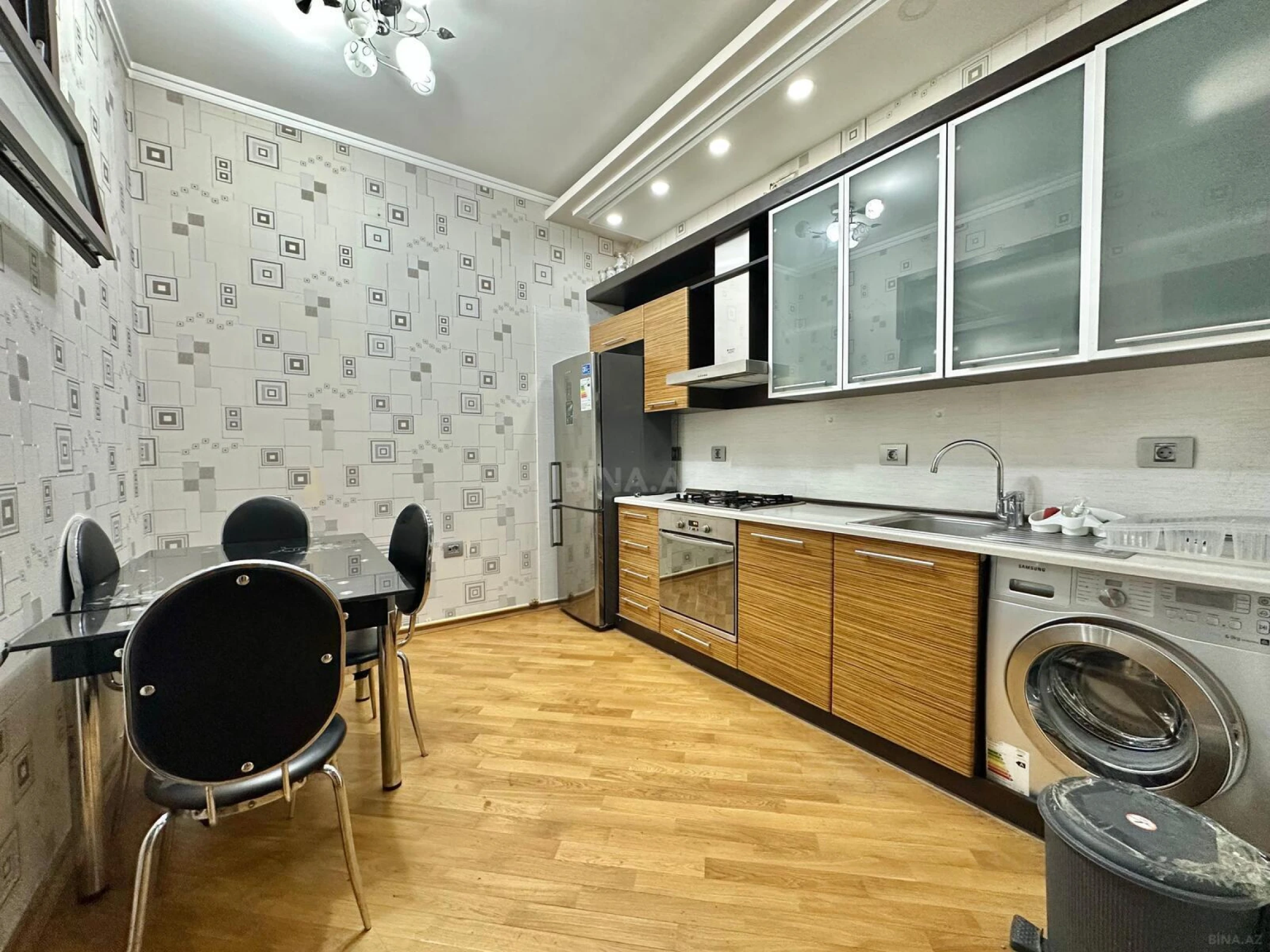 Kirayə verilir 2 otaqlı mənzil 95 m²