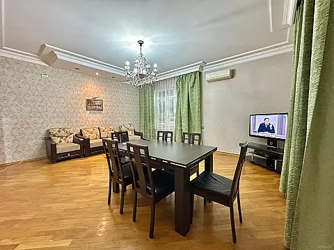 Kirayə verilir 2 otaqlı mənzil 95 m²