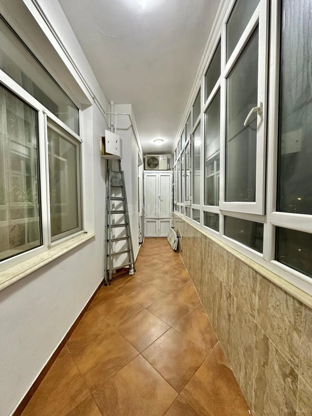 Kirayə verilir 2 otaqlı mənzil 95 m²