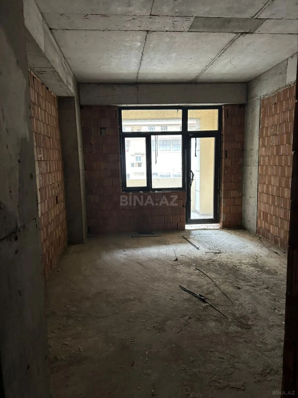 Satılır 5 otaqlı mənzil 298 m²