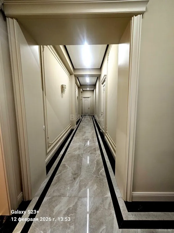 Satılır 4 otaqlı mənzil 240 m²