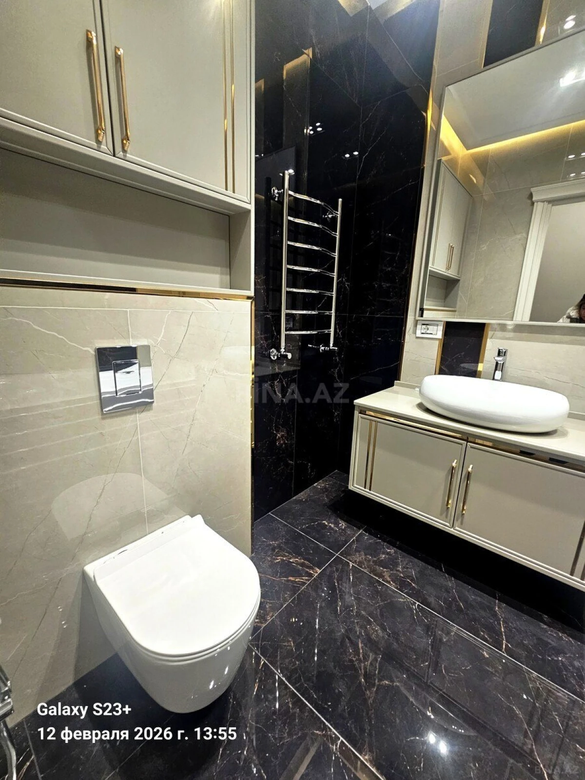 Satılır 4 otaqlı mənzil 240 m²