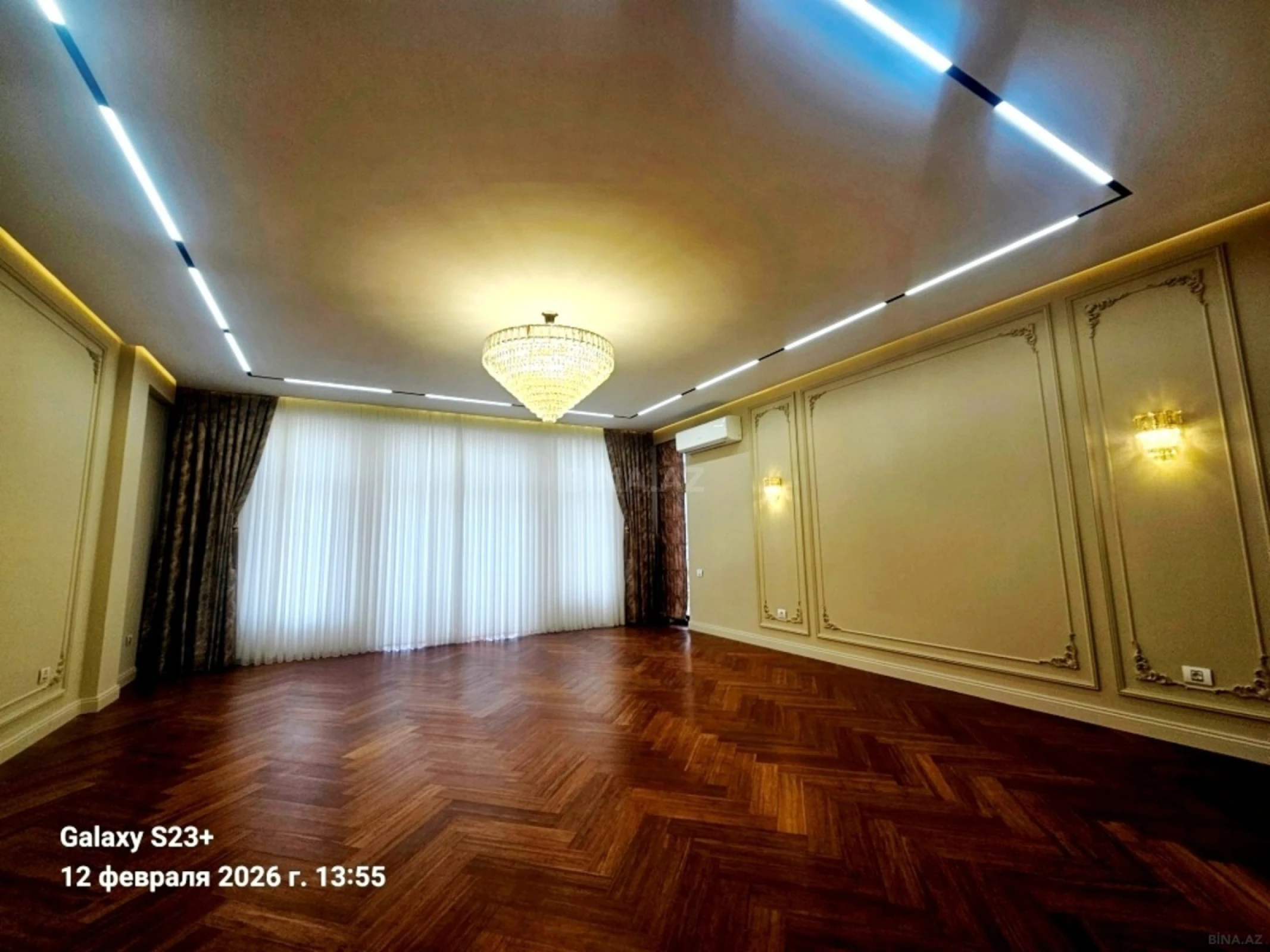 Satılır 4 otaqlı mənzil 240 m²
