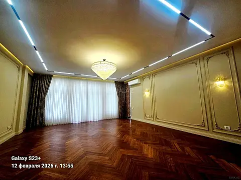 Satılır 4 otaqlı mənzil 240 m²