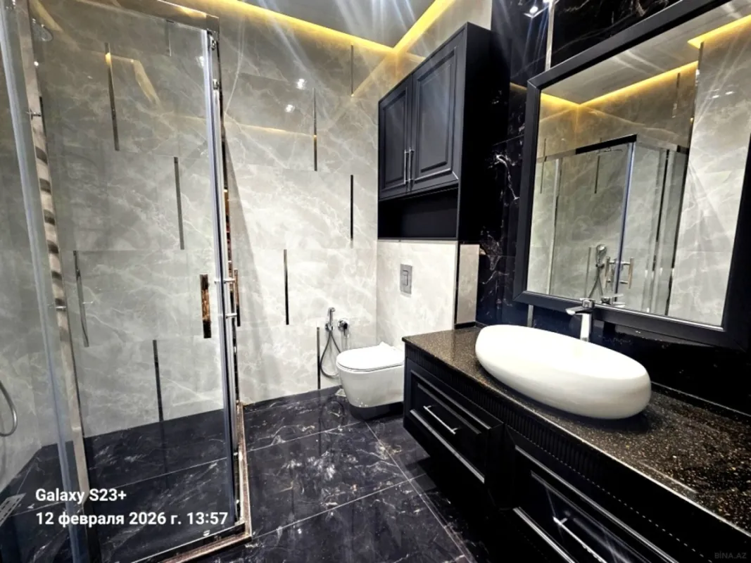 Satılır 4 otaqlı mənzil 240 m²