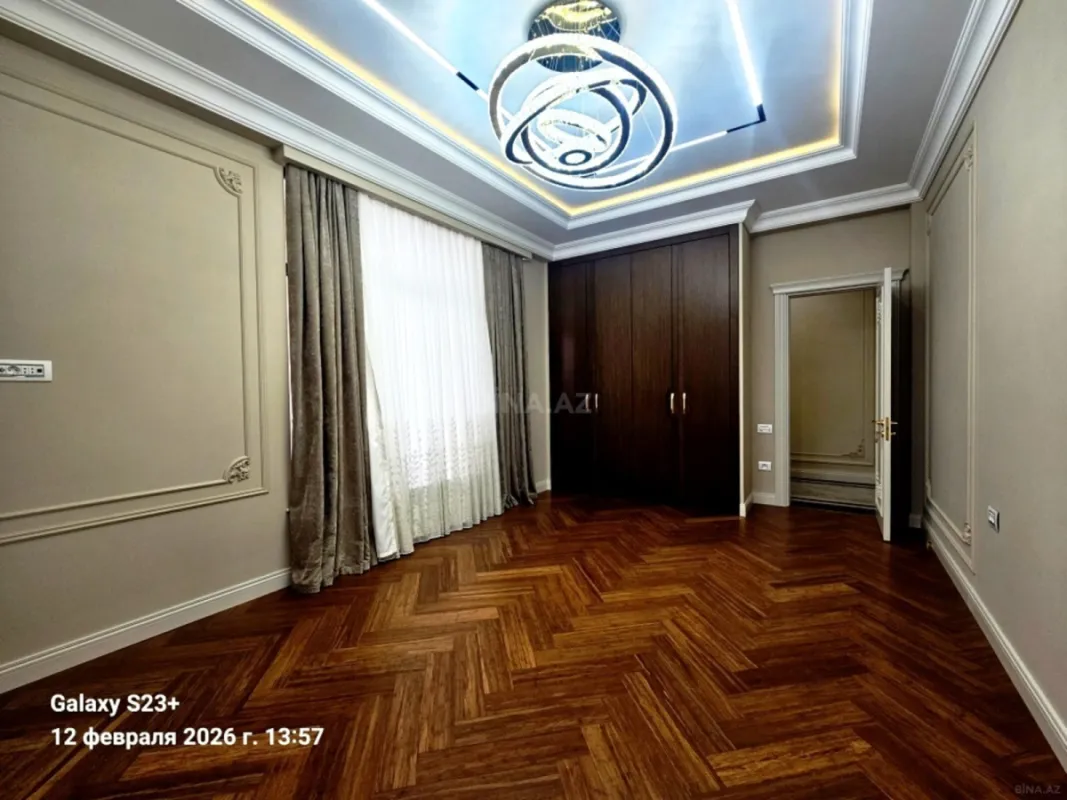 Satılır 4 otaqlı mənzil 240 m²