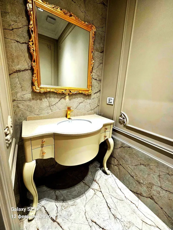 Satılır 4 otaqlı mənzil 240 m²