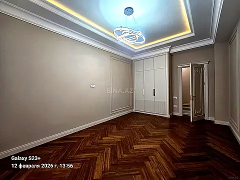 Satılır 4 otaqlı mənzil 240 m²