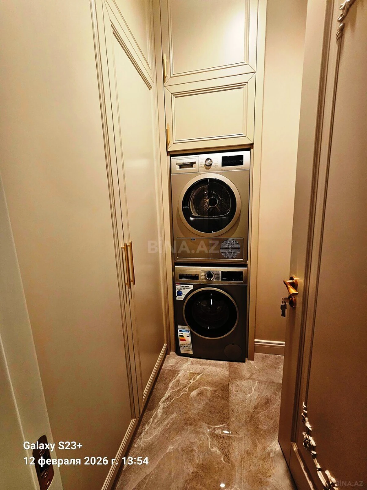 Satılır 4 otaqlı mənzil 240 m²