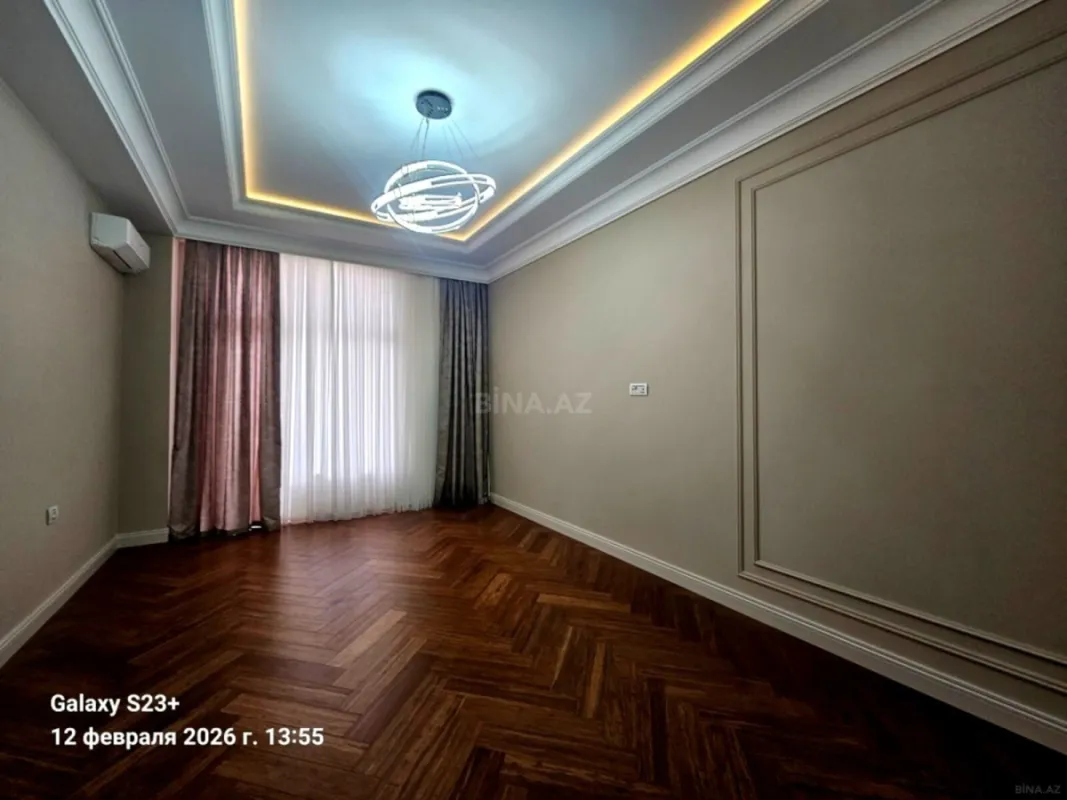 Satılır 4 otaqlı mənzil 240 m²