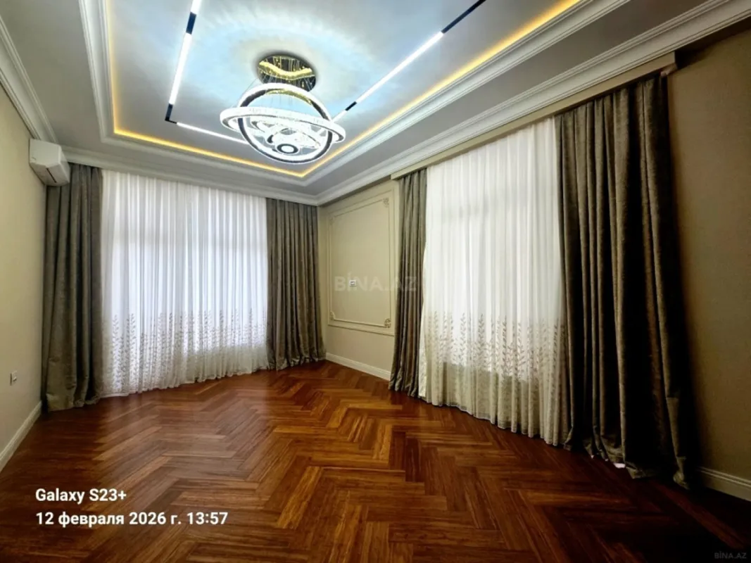Satılır 4 otaqlı mənzil 240 m²
