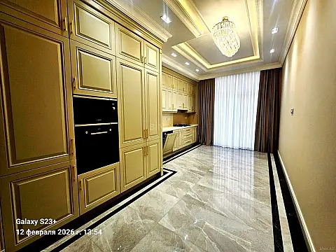 Satılır 4 otaqlı mənzil 240 m²