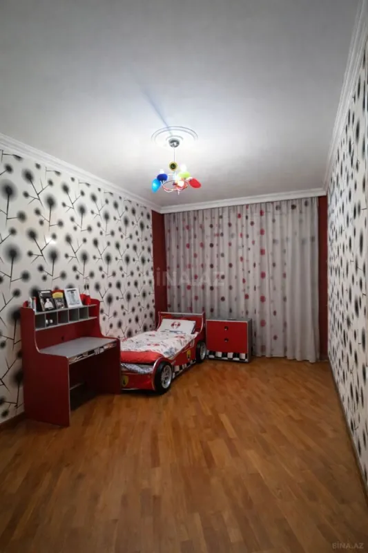 Satılır 4 otaqlı mənzil 159 m²