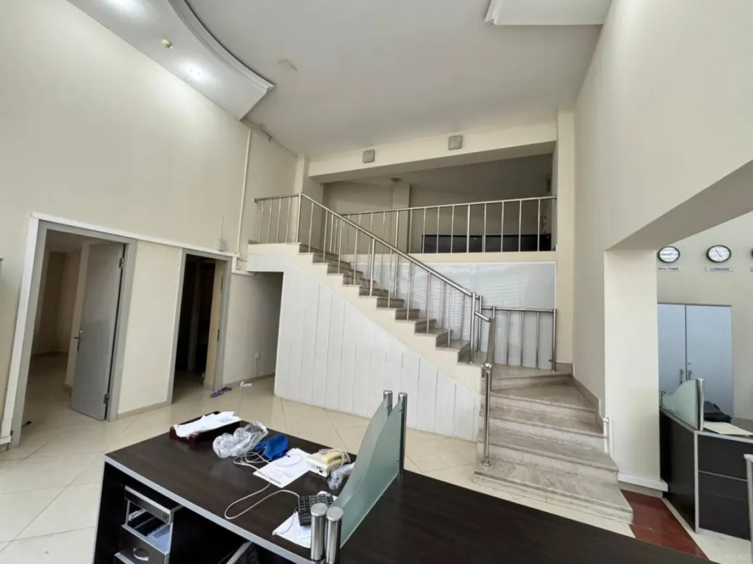 Kirayə verilir 6 otaqlı ofis 320 m²