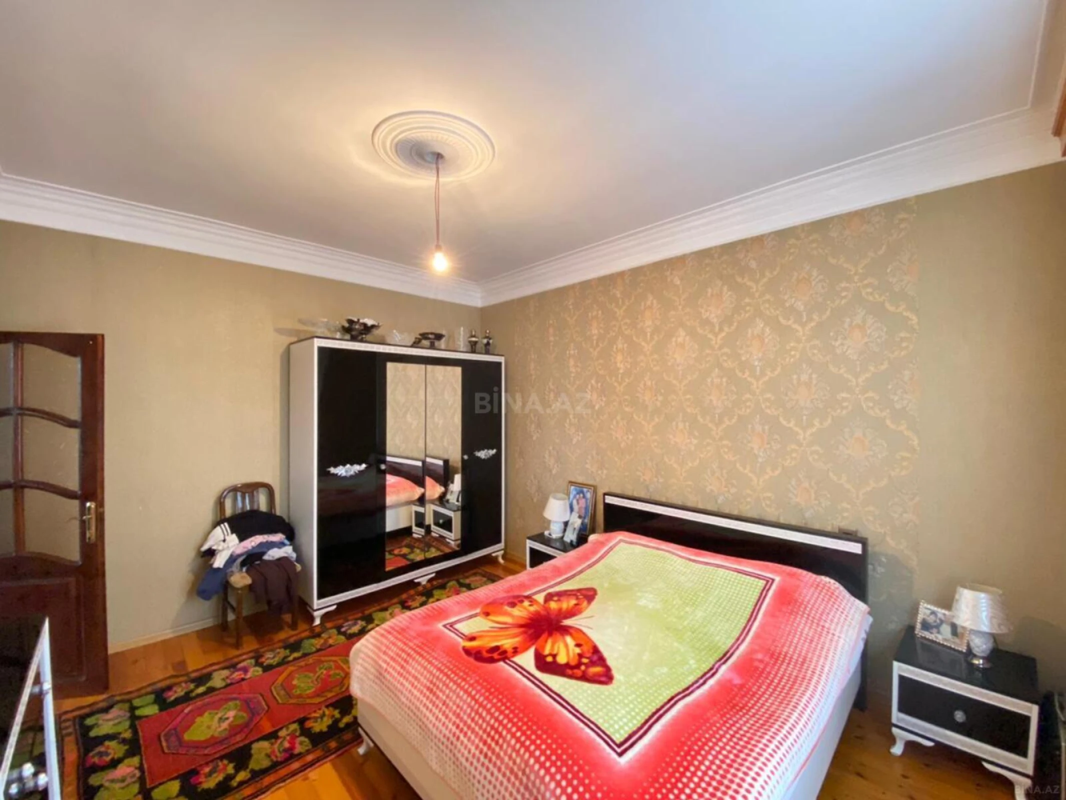 Satılır 6 otaqlı həyət evi 200 m²