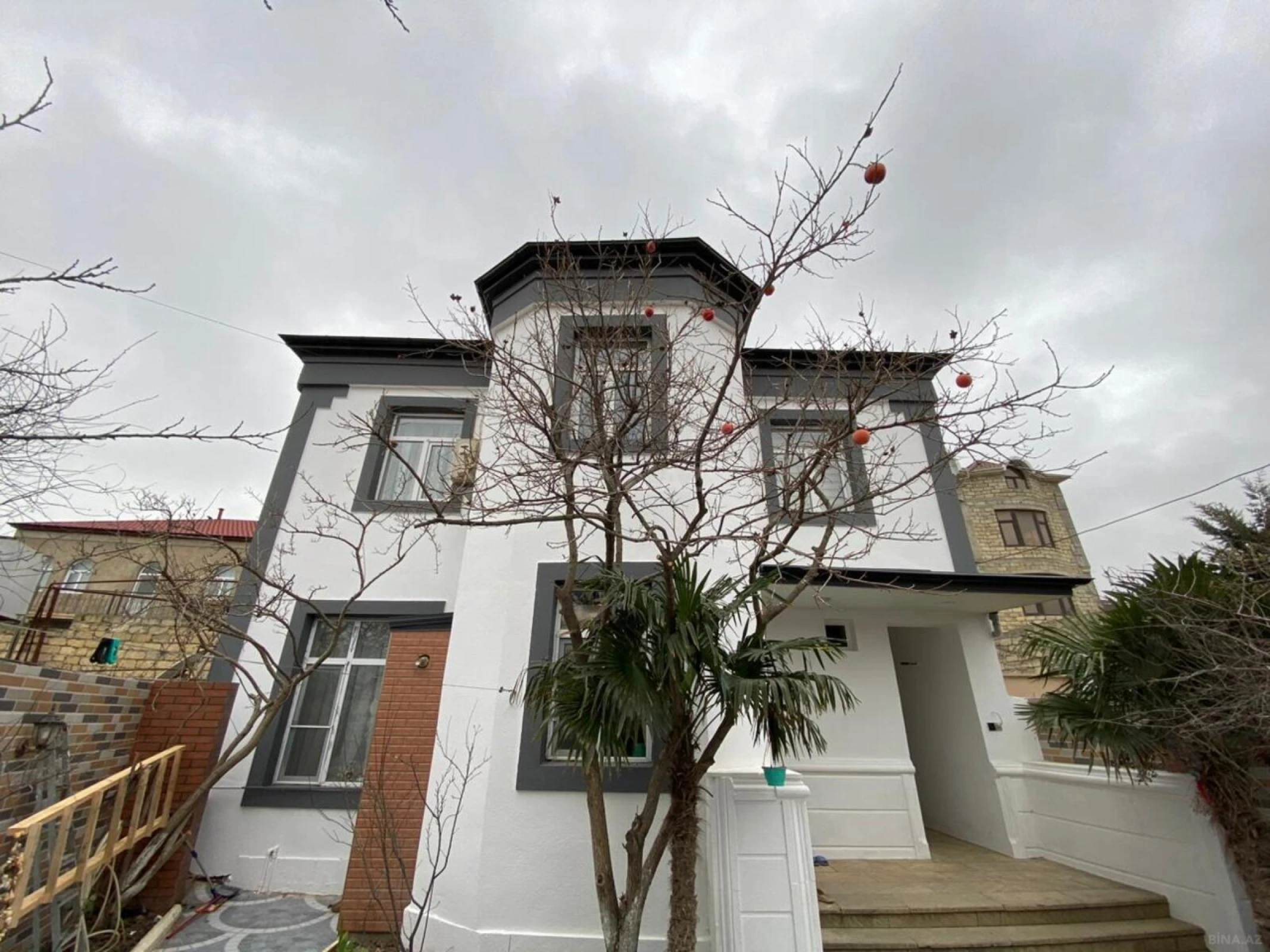 Satılır 6 otaqlı həyət evi 200 m²