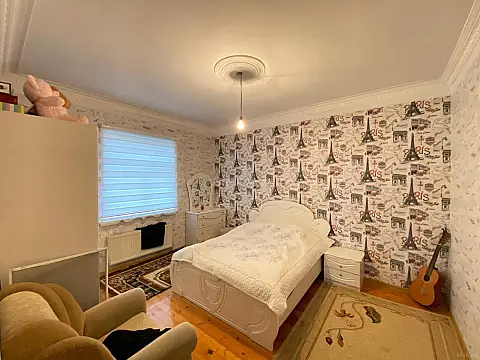 Satılır 6 otaqlı həyət evi 200 m²