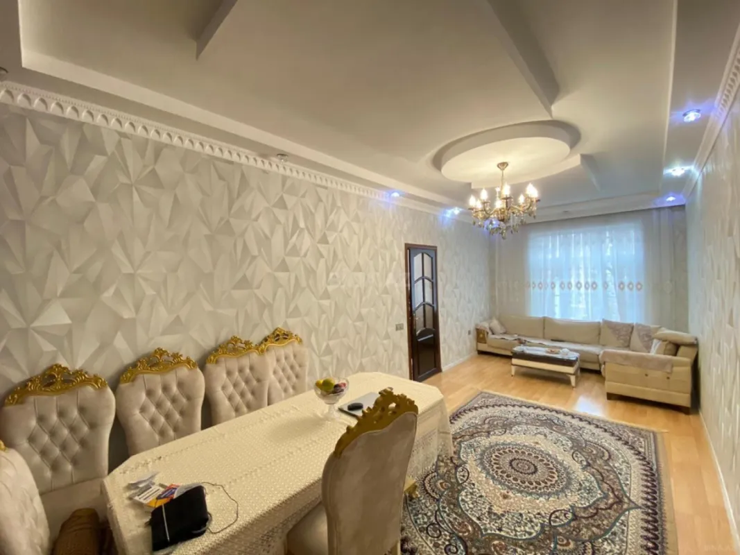 Satılır 6 otaqlı həyət evi 200 m²