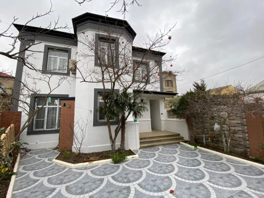 Satılır 6 otaqlı həyət evi 200 m²