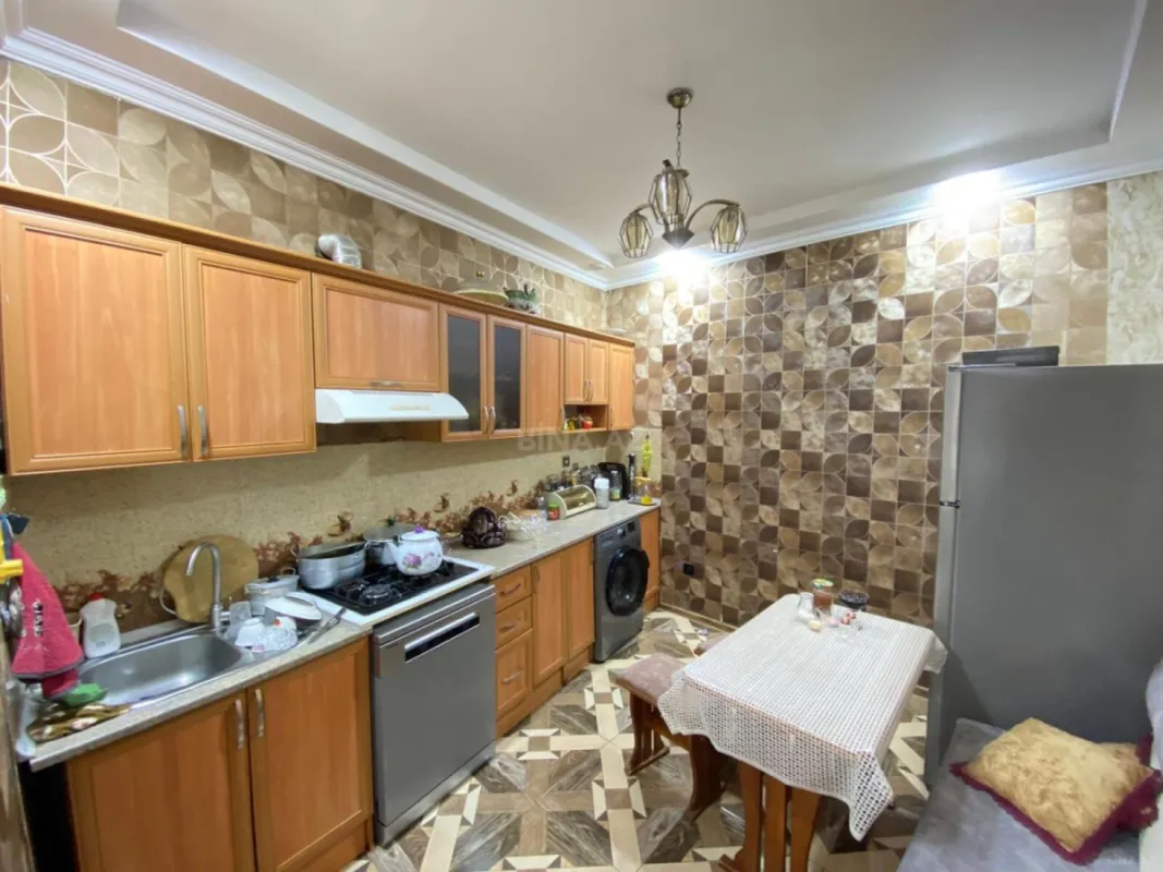 Satılır 6 otaqlı həyət evi 200 m²