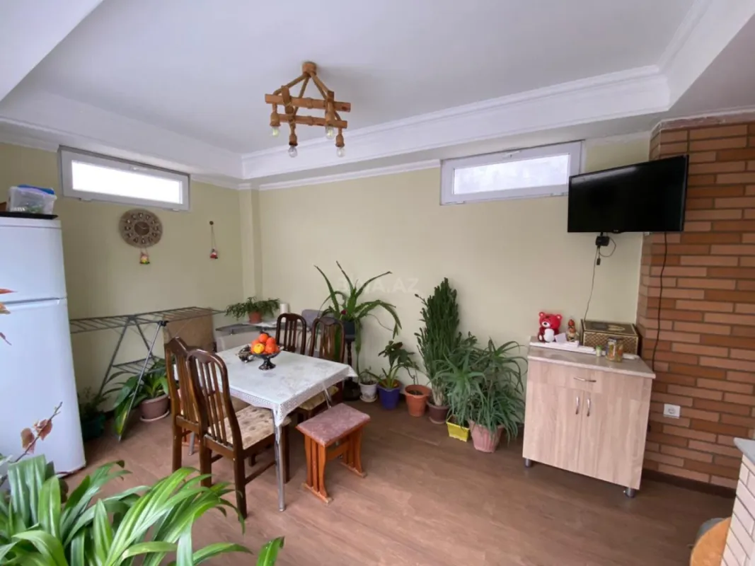 Satılır 6 otaqlı həyət evi 200 m²