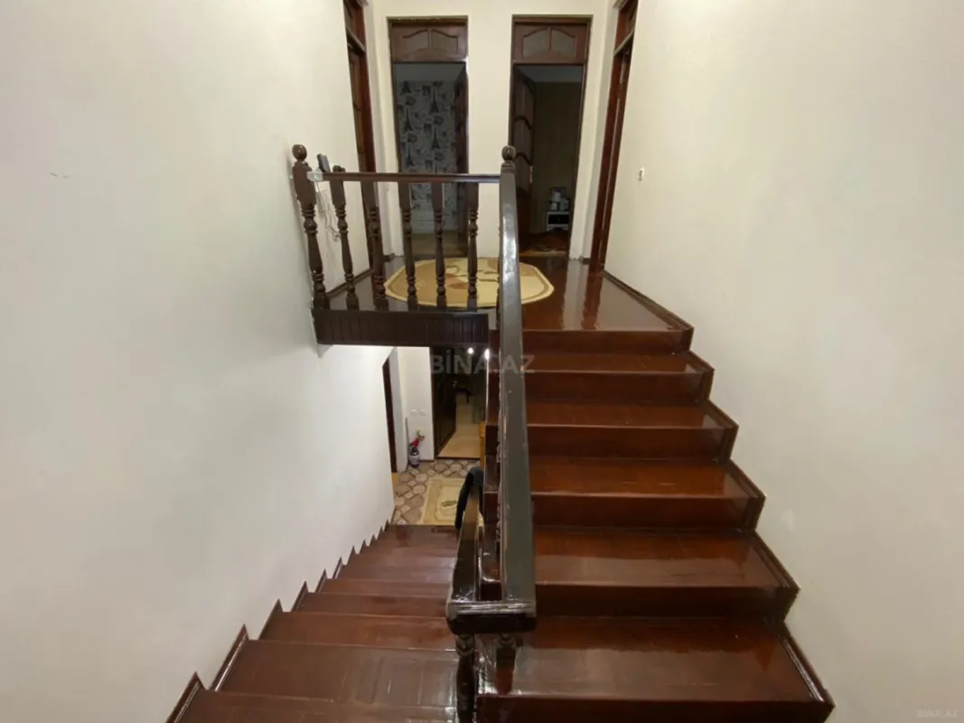 Satılır 6 otaqlı həyət evi 200 m²