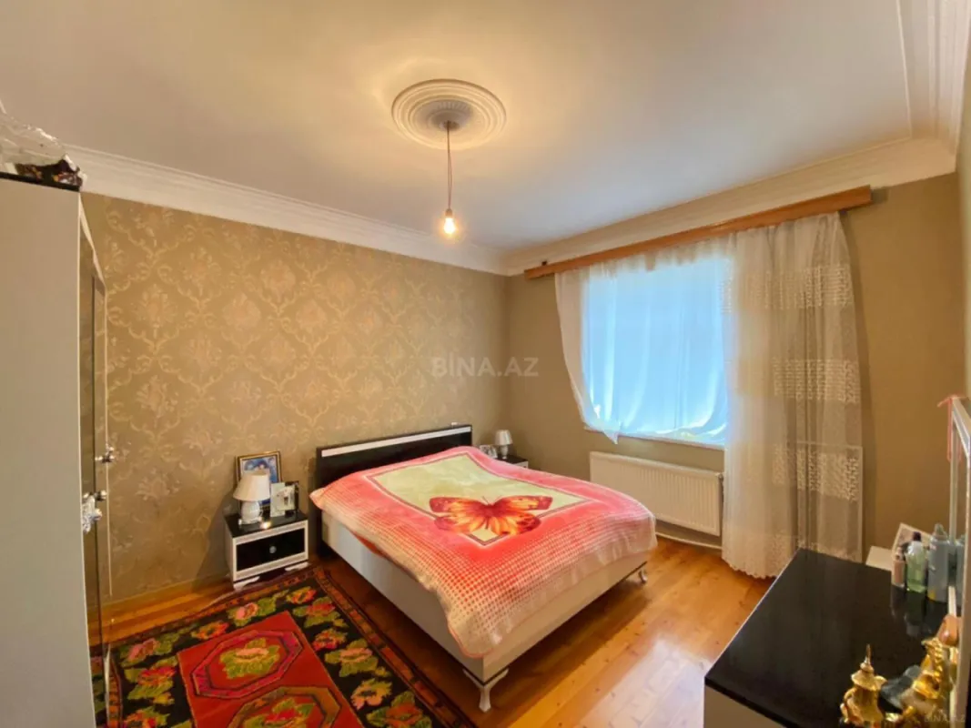 Satılır 6 otaqlı həyət evi 200 m²