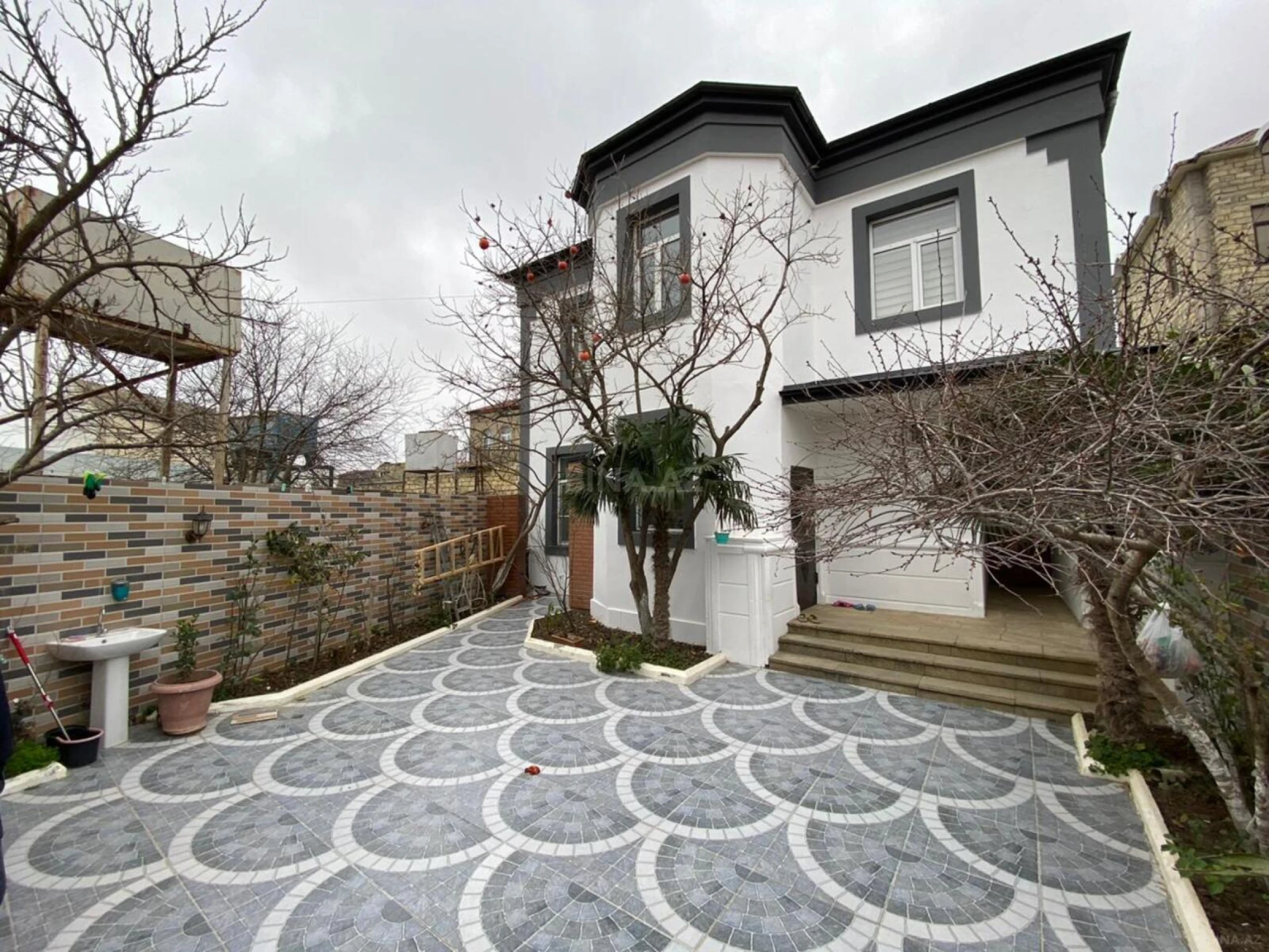 Satılır 6 otaqlı həyət evi 200 m²