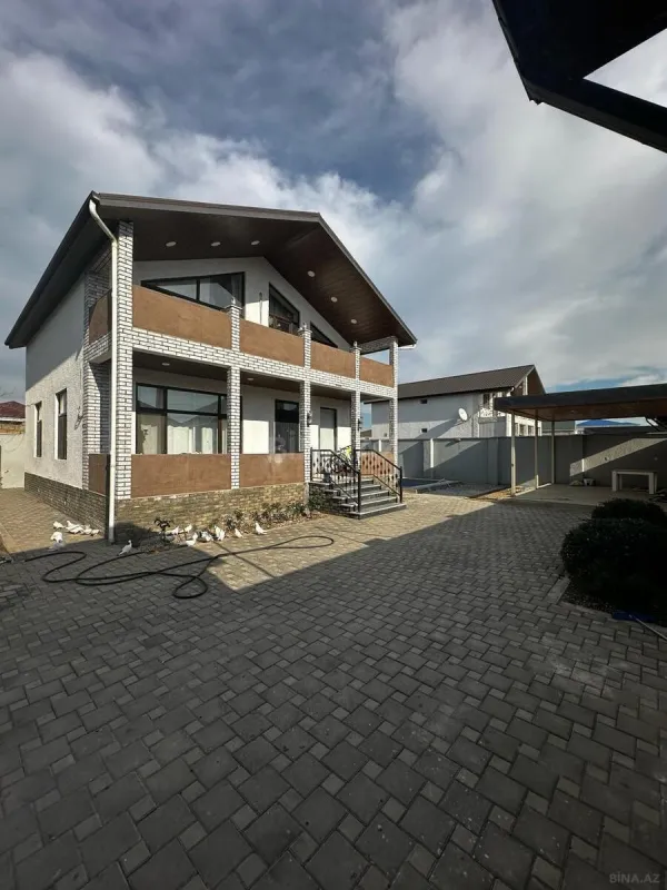 Satılır 4 otaqlı həyət evi 200 m²