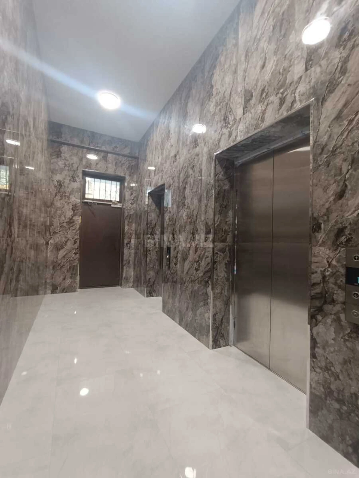 Satılır 2 otaqlı mənzil 71 m²
