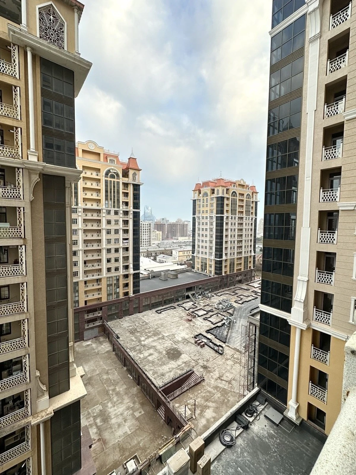 Satılır 2 otaqlı mənzil 68 m²