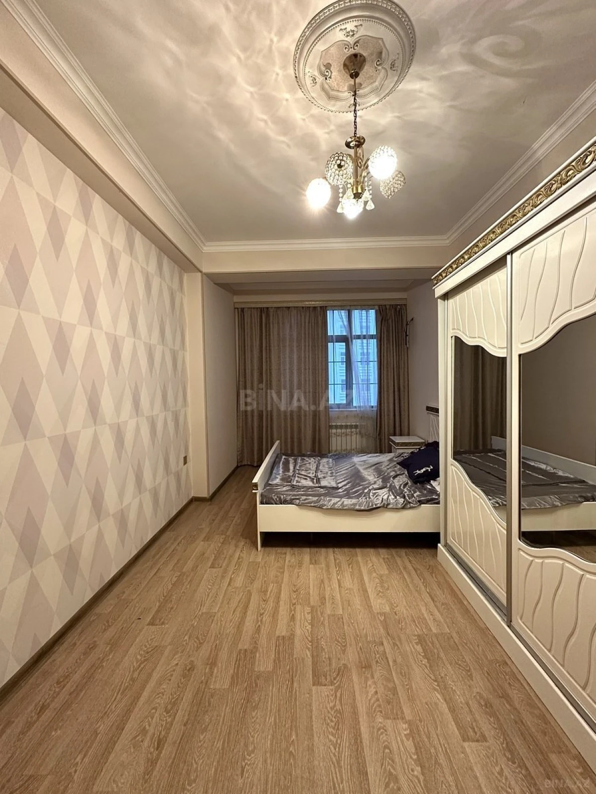 Satılır 2 otaqlı mənzil 68 m²