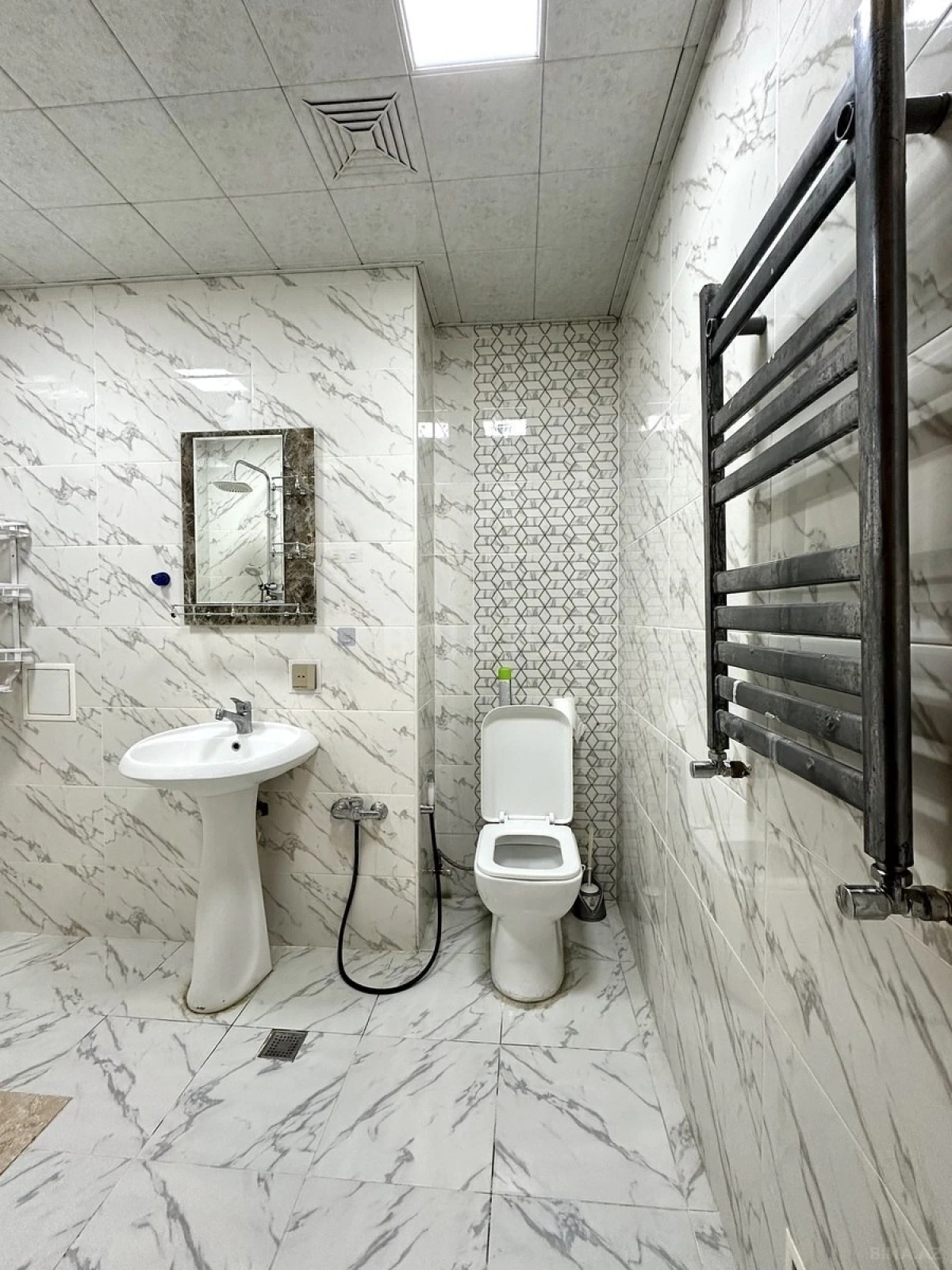 Satılır 2 otaqlı mənzil 68 m²