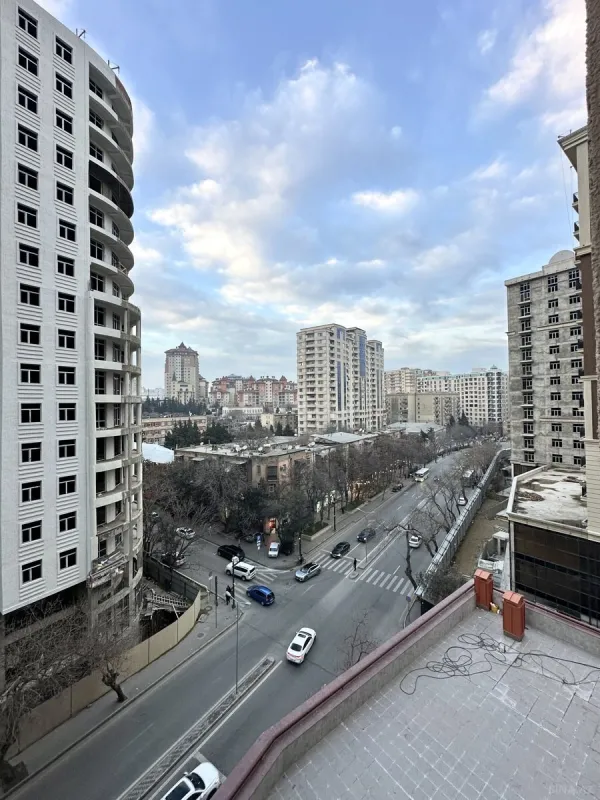 Satılır 2 otaqlı mənzil 68 m²