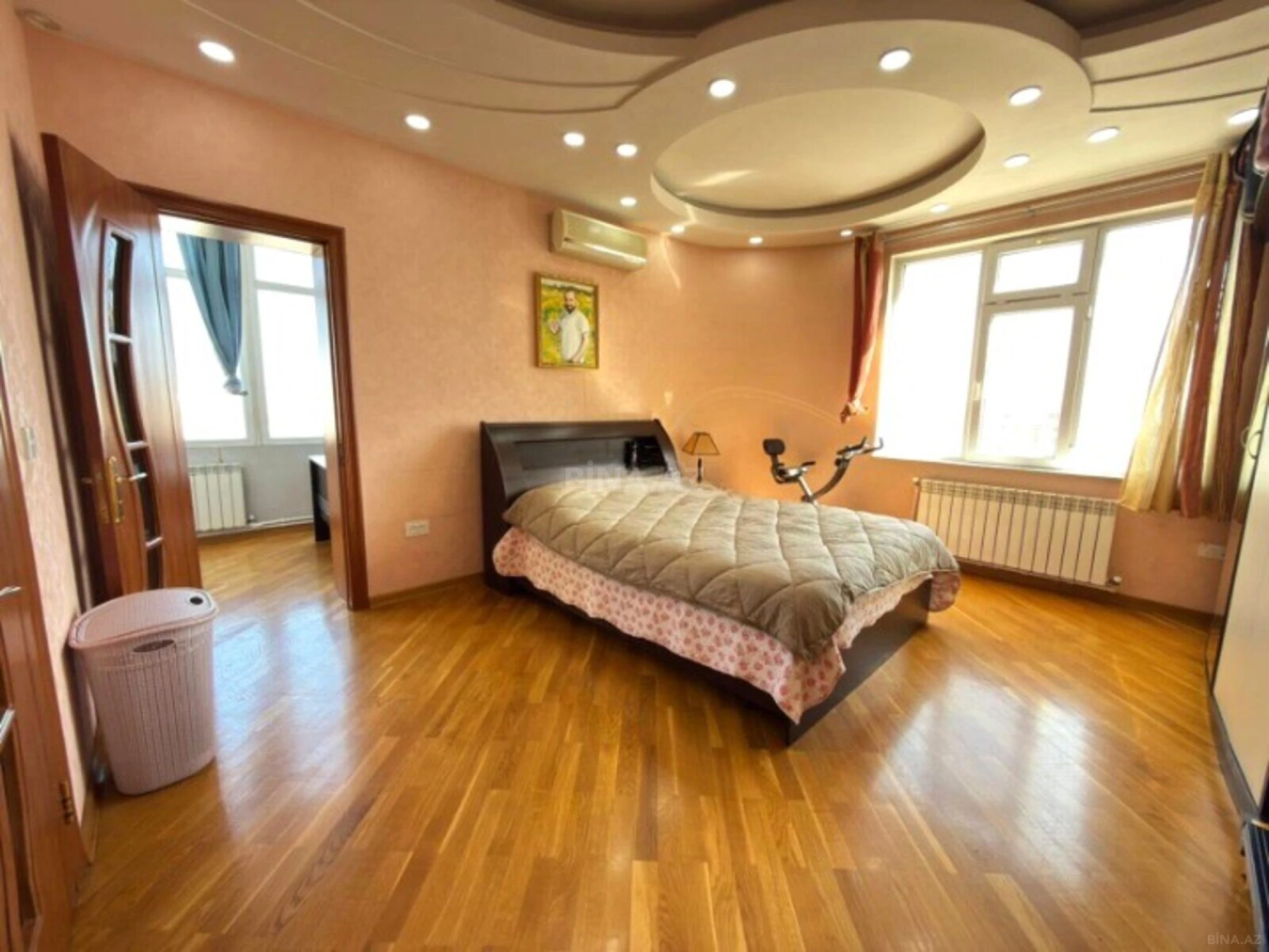 Satılır 5 otaqlı mənzil 200 m²