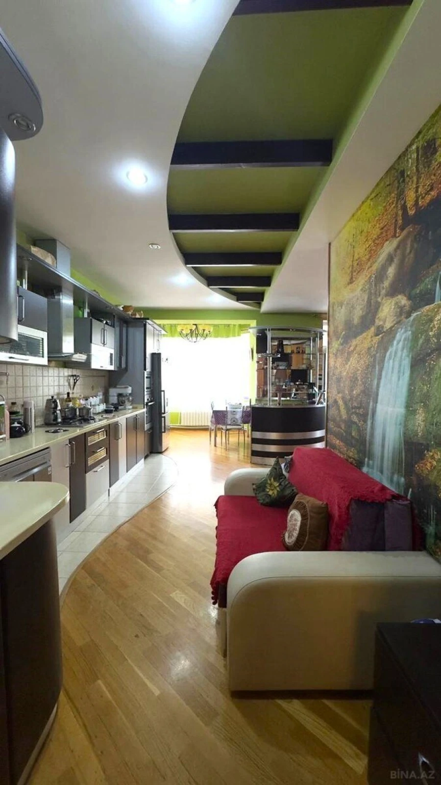 Satılır 5 otaqlı mənzil 200 m²