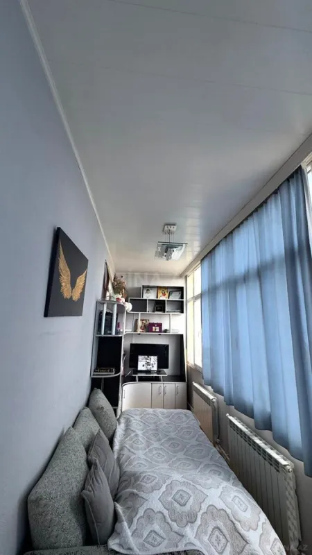 Satılır 5 otaqlı mənzil 200 m²