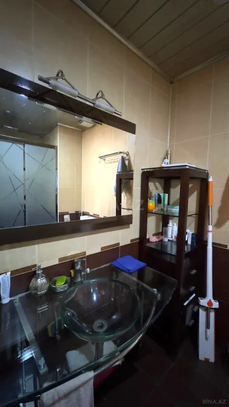 Satılır 5 otaqlı mənzil 200 m²