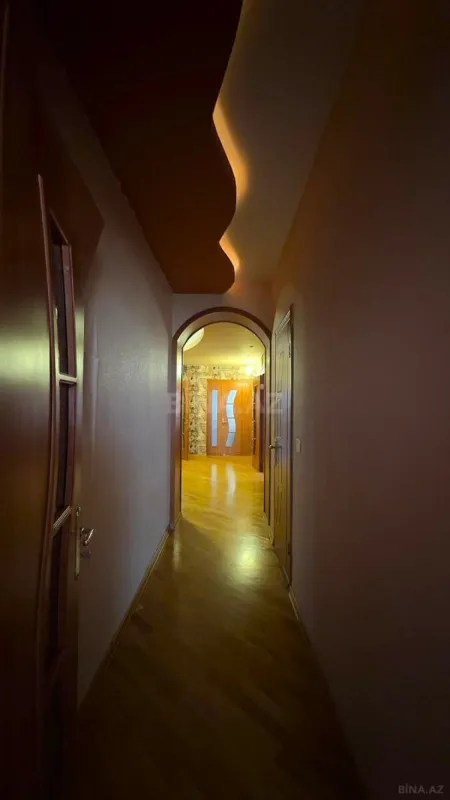 Satılır 5 otaqlı mənzil 200 m²