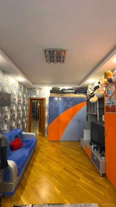 Satılır 5 otaqlı mənzil 200 m²