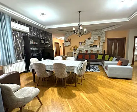 Satılır 5 otaqlı mənzil 200 m²