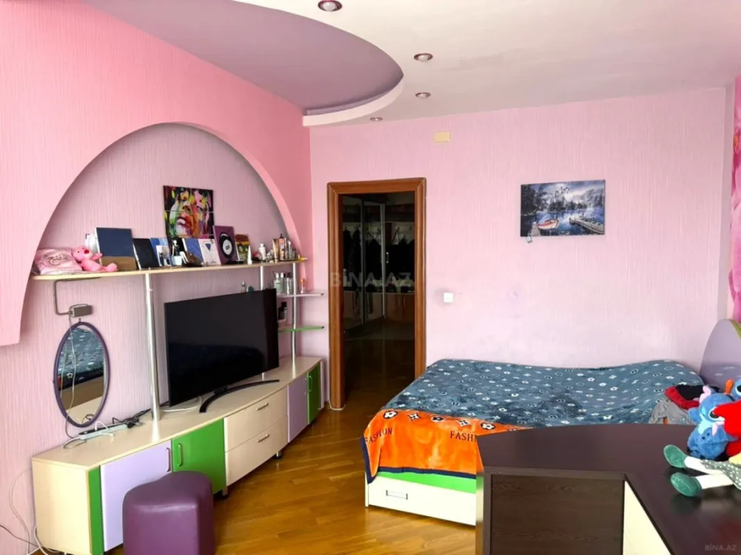 Satılır 5 otaqlı mənzil 200 m²