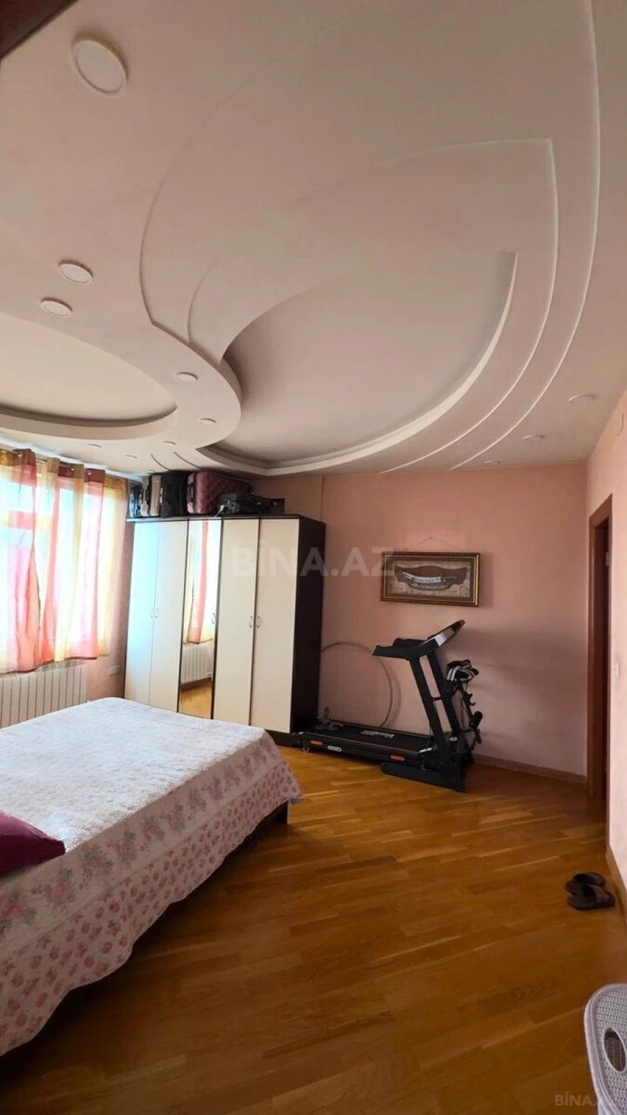 Satılır 5 otaqlı mənzil 200 m²
